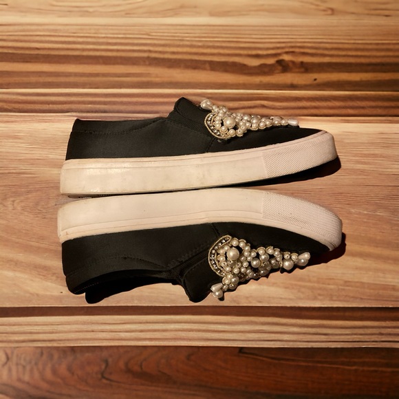 🔥Gorgeous Blingy Gold Pearl & Rhinestone Comfortable Slip On Sneakers! - Picture 7 of 11